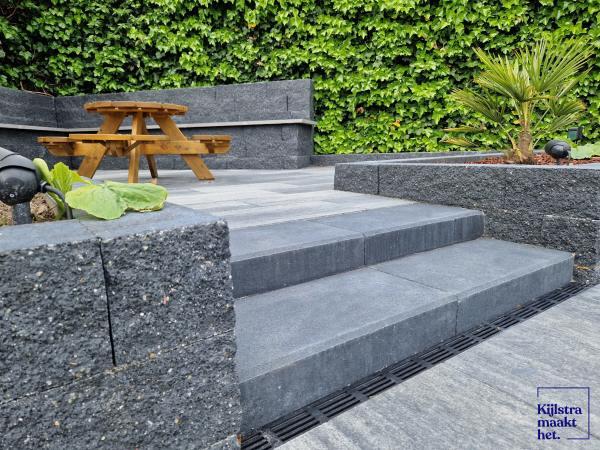 Traptrede 60x30x15 cm indus black kleurecht met facet